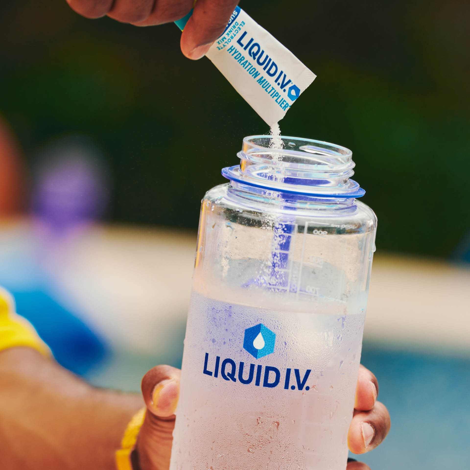 liquidiv-pourbottle